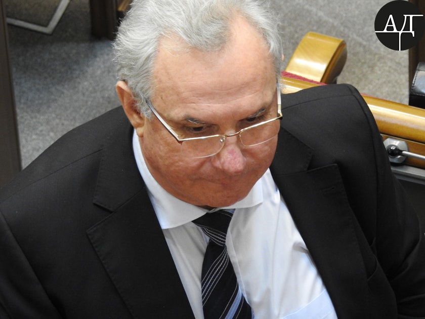 Вот фото того, как Опооблоковец Юрий Воропаев, которого еще называют “адвокат Ахметова”